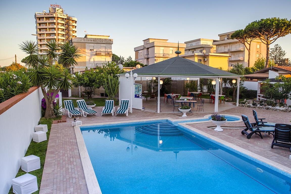 B&B Villa Tiziano Terracina Exteriör bild